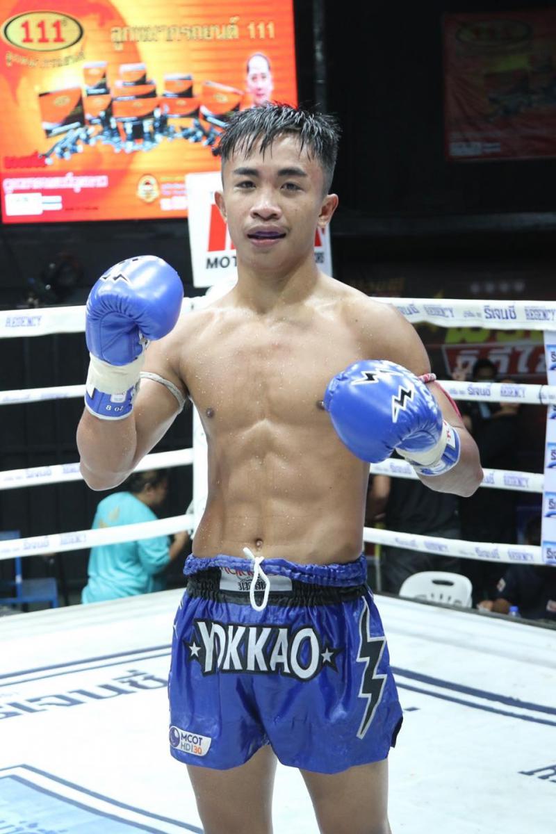 คู่ที่ 4 พิกัด 126 ปอนด์...เพชรทอง นายกวิทย์ทุ่งสง ...แพ้คะแนน... ชาญยุทธ ศักดิ์รุ่งเรือง คู่ที่ 4 พิกัด 126 ปอนด์...เพชรทอง นายกวิทย์ทุ่งสง ...แพ้คะแนน... ชาญยุทธ ศักดิ์รุ่งเรือง